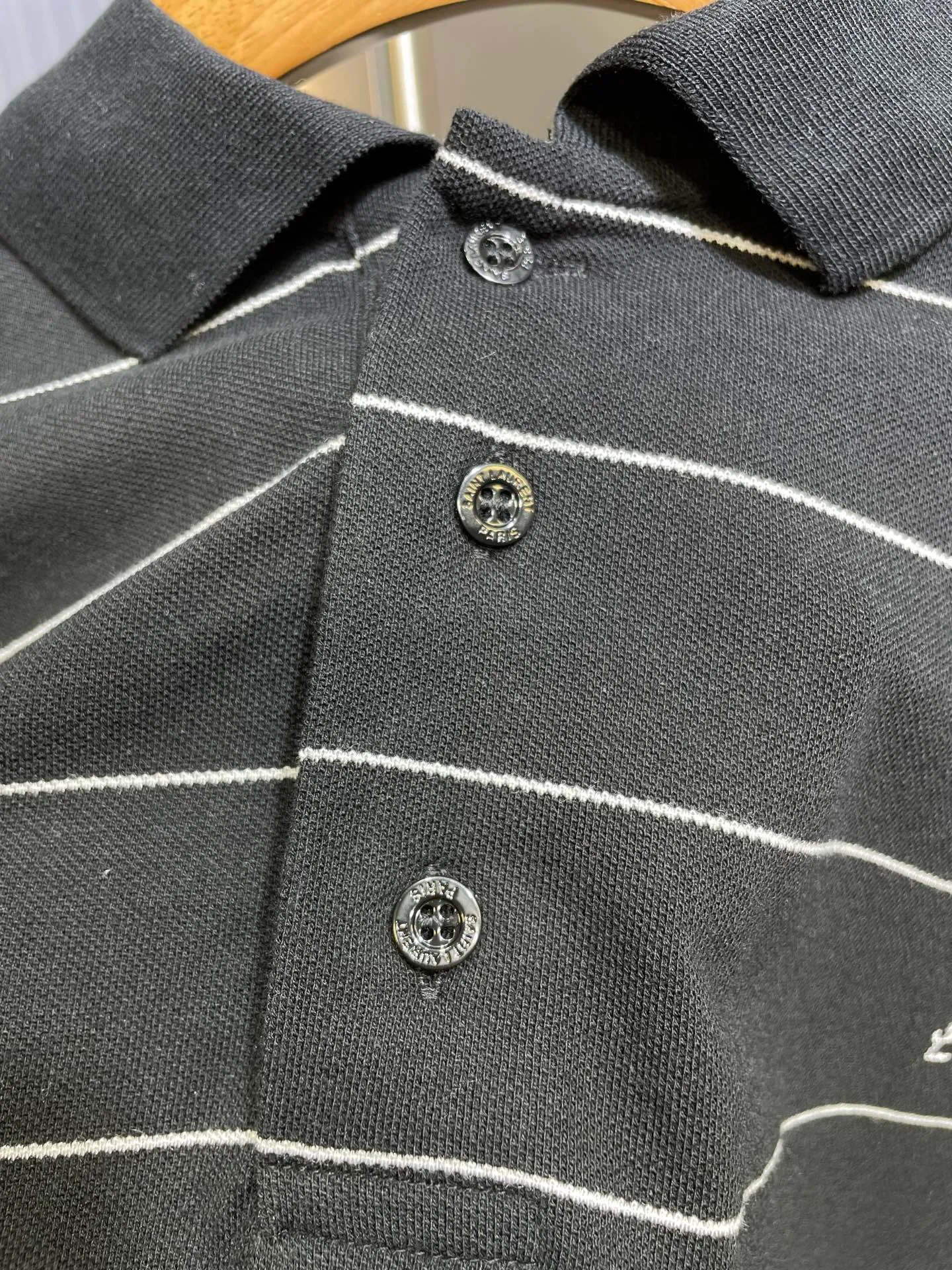 Saint Laurent POLO 1:1 Breathable Black White YSL 1: YSL 2: ： 1:1 YSL 1:1 YSL ： Size： S M L XL ： MM 025-A 55